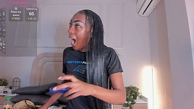 Snapshot of Anamonrroe chatting on October 26, 2025, 12:44 pm Anamonrroe online show from October 26, 2025, 12:44 pm