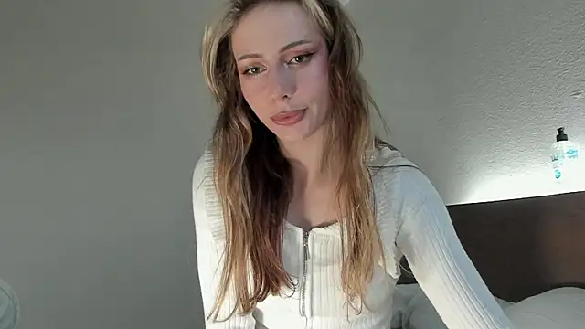 Snapshot of MilaDeLune chatting on November 8, 2025, 4:18 pm MilaDeLune online show from November 8, 2025, 4:18 pm