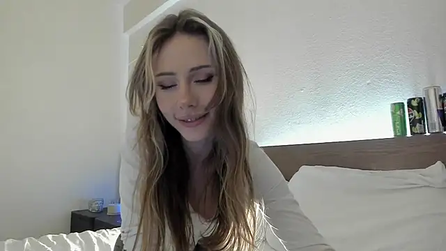 Snapshot of MilaDeLune chatting on December 5, 2025, 5:20 pm MilaDeLune online show from December 5, 2025, 5:20 pm