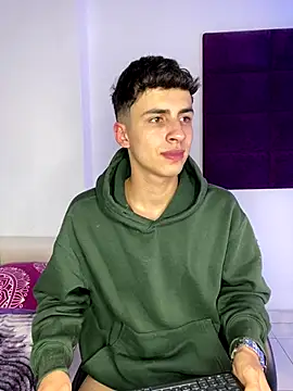 Snapshot of AdrianRinaldi chatting on October 5, 2025, 8:34 am AdrianRinaldi online show from October 5, 2025, 8:34 am