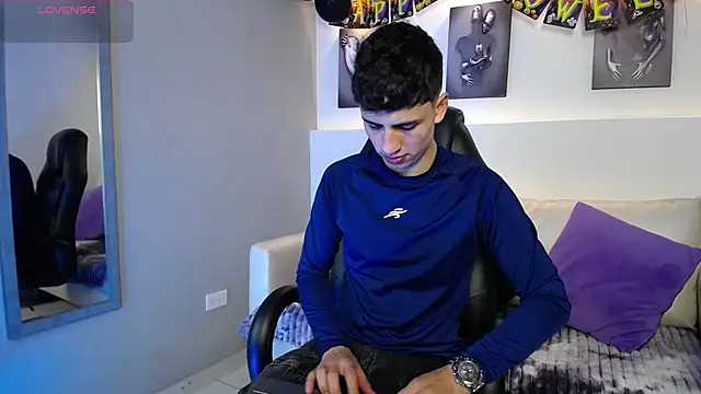 Snapshot of AdrianRinaldi chatting on October 13, 2025, 8:31 pm AdrianRinaldi online show from October 13, 2025, 8:31 pm