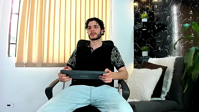 Rafael Mendezz online show from November 8, 2025, 8:51 pm