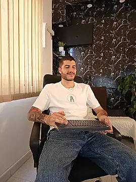 Snapshot of Rafael_Mendezz chatting on July 21, 2026, 7:49 pm Rafael Mendezz online show from July 21, 2026, 7:49 pm