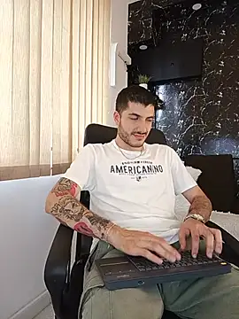 Snapshot of Rafael_Mendezz chatting on July 25, 2026, 8:17 pm Rafael Mendezz online show from July 25, 2026, 8:17 pm