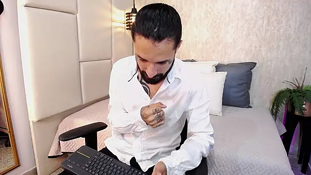 Hisoka 011 online show from February 16, 2026, 7:32 pm