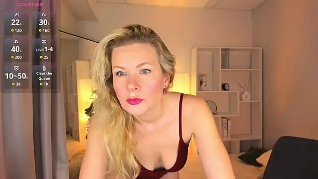Julia Giulia online show from May 1, 2026, 5:50 pm