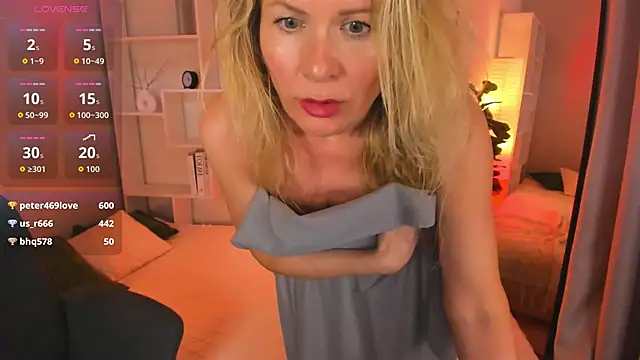 Snapshot of Julia_Giulia chatting on May 4, 2026, 6:31 am Julia Giulia online show from May 4, 2026, 6:31 am