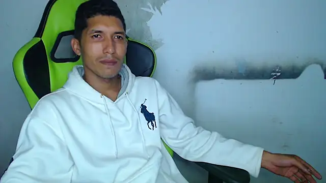 Snapshot of sensualduo chatting on January 6, 2025, 6:58 am sensualduo online show from January 6, 2025, 6:58 am