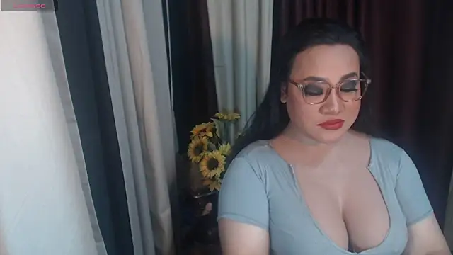 Hotcum ella online show from March 29, 2026, 12:10 am