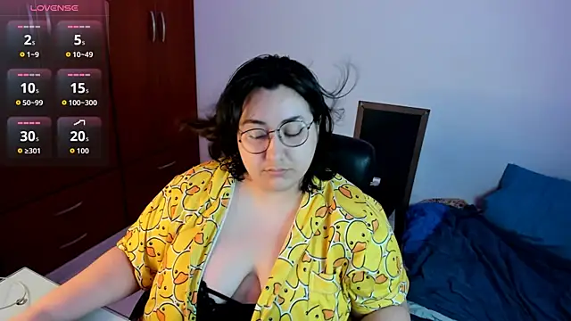Snapshot of moira_smiler chatting on August 1, 2026, 2:00 am moira smiler online show from August 1, 2026, 2:00 am