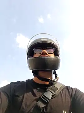 Snapshot of YoursThickDick chatting on October 4, 2025, 3:37 am YoursThickDick online show from October 4, 2025, 3:37 am