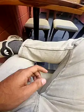 Snapshot of YoursThickDick chatting on December 5, 2025, 9:51 am YoursThickDick online show from December 5, 2025, 9:51 am