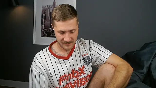 Snapshot of Mr_At_ chatting on October 29, 2025, 7:10 am Mr At online show from October 29, 2025, 7:10 am