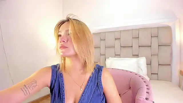 Snapshot of frehia_dimou chatting on May 17, 2026, 11:50 am frehia dimou online show from May 17, 2026, 11:50 am