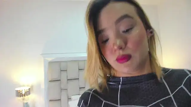 Snapshot of frehia_dimou chatting on July 1, 2026, 11:23 am frehia dimou online show from July 1, 2026, 11:23 am