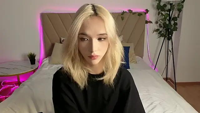 Snapshot of okerriella chatting on June 17, 2026, 2:51 pm okerriella online show from June 17, 2026, 2:51 pm