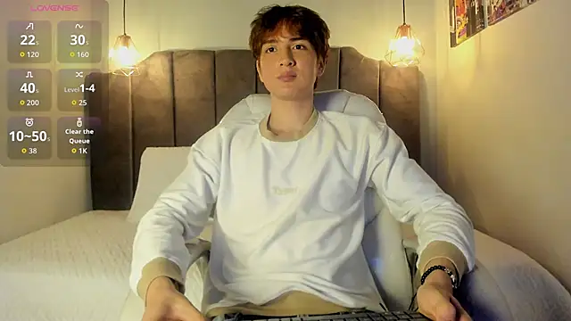 Snapshot of Oscar_and_dani chatting on October 9, 2025, 3:59 am Oscar and dani online show from October 9, 2025, 3:59 am