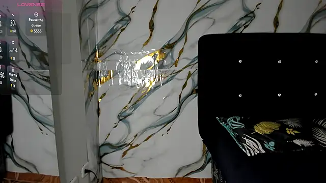 RoxanaBorns  online show from July 7, 2026, 12:31 pm