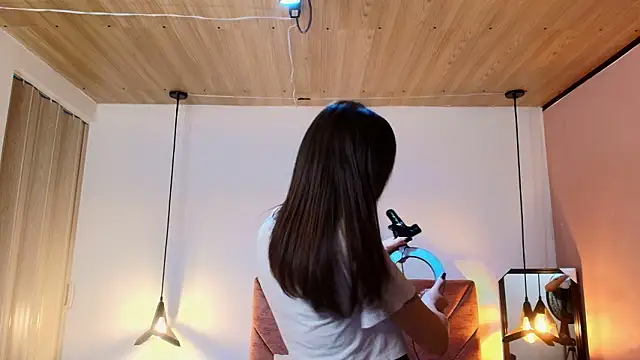 Hanna Lee   online show from February 5, 2026, 8:02 pm