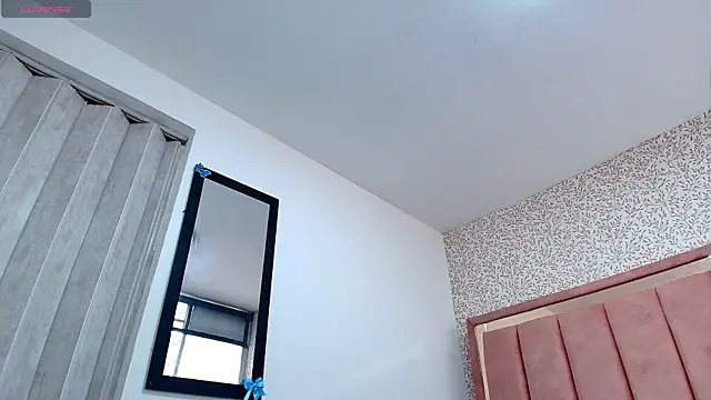 Snapshot of Hanna_Lee__ chatting on April 17, 2026, 8:01 pm Hanna Lee online show from April 17, 2026, 8:01 pm