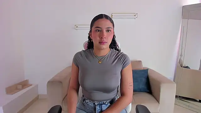 Snapshot of april_smiith chatting on September 22, 2025, 1:35 pm april smiith online show from September 22, 2025, 1:35 pm