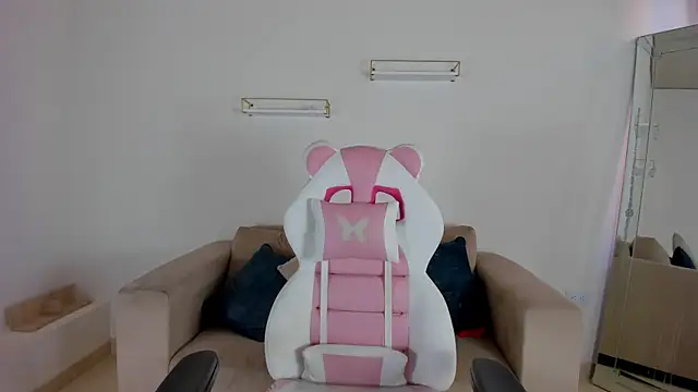 Snapshot of april_smiith chatting on October 15, 2025, 12:16 pm april smiith online show from October 15, 2025, 12:16 pm