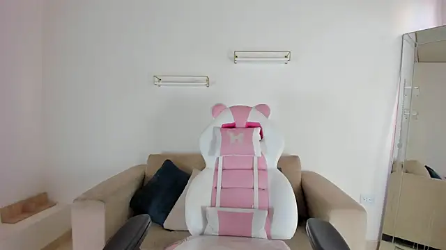 Snapshot of april_smiith chatting on October 22, 2025, 12:27 pm april smiith online show from October 22, 2025, 12:27 pm