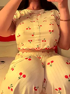 Snapshot of OnlyRima chatting on October 3, 2025, 12:24 pm OnlyRima online show from October 3, 2025, 12:24 pm