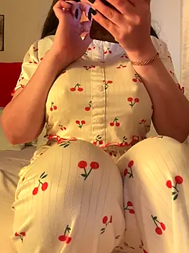 Snapshot of OnlyRima chatting on November 10, 2025, 2:27 pm OnlyRima online show from November 10, 2025, 2:27 pm