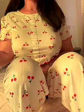 Snapshot of OnlyRima chatting on November 27, 2025, 9:22 am OnlyRima online show from November 27, 2025, 9:22 am