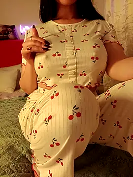 Snapshot of OnlyRima chatting on January 6, 2026, 10:45 pm OnlyRima online show from January 6, 2026, 10:45 pm