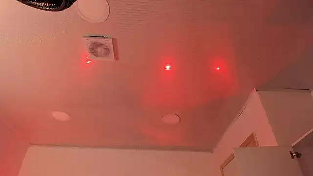 im Lorena online show from April 1, 2026, 8:17 pm