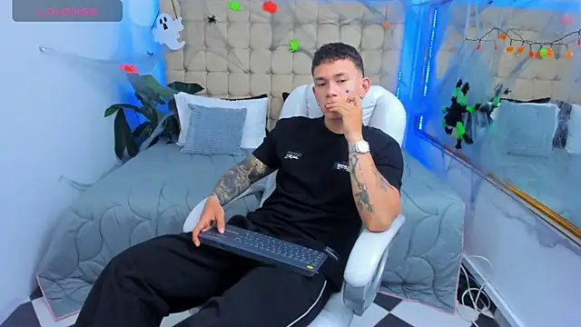 Thomas moon online show from October 31, 2025, 12:17 pm