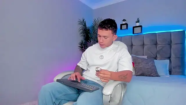 Thomas moon online show from June 19, 2026, 1:48 pm