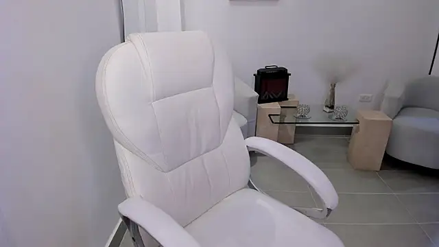 Snapshot of Karliie_kloss_ chatting on October 9, 2025, 5:27 am Karliie kloss online show from October 9, 2025, 5:27 am