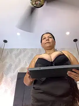 Snapshot of Sussan__ chatting on June 18, 2026, 7:40 pm Sussan online show from June 18, 2026, 7:40 pm