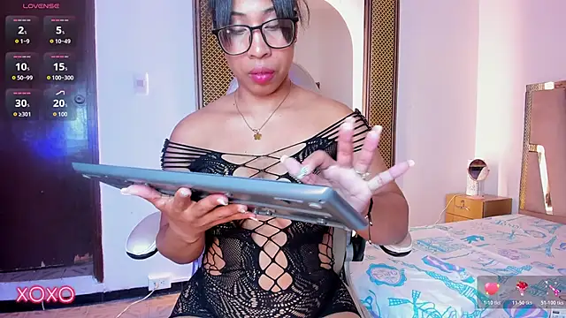 Elowen Clark online show from December 16, 2025, 7:52 pm