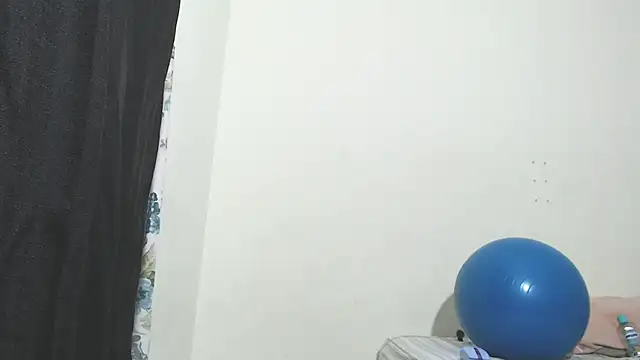 Snapshot of Penelope77 chatting on October 6, 2025, 4:43 am Penelope77 online show from October 6, 2025, 4:43 am