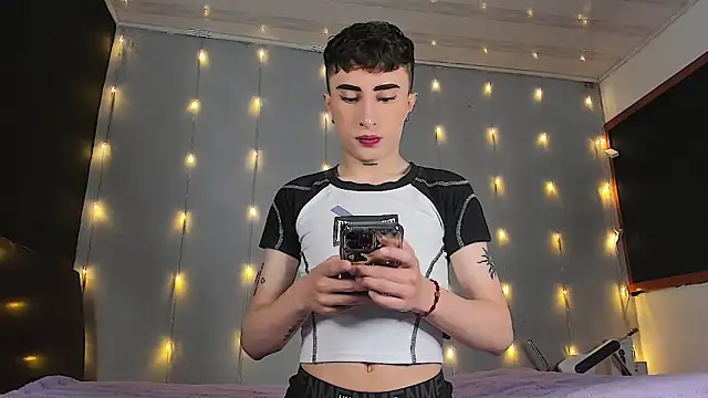 Snapshot of SebastianHilton chatting on May 7, 2026, 12:10 pm SebastianHilton online show from May 7, 2026, 12:10 pm