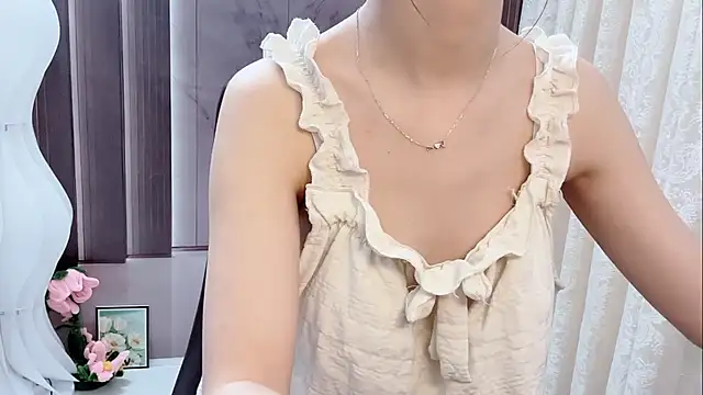 Shenlly online show from May 6, 2026, 1:25 am