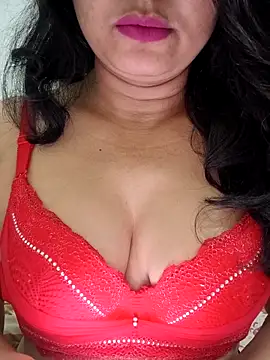 Snapshot of CUTE-PX chatting on May 7, 2026, 5:13 am CUTE-PX online show from May 7, 2026, 5:13 am