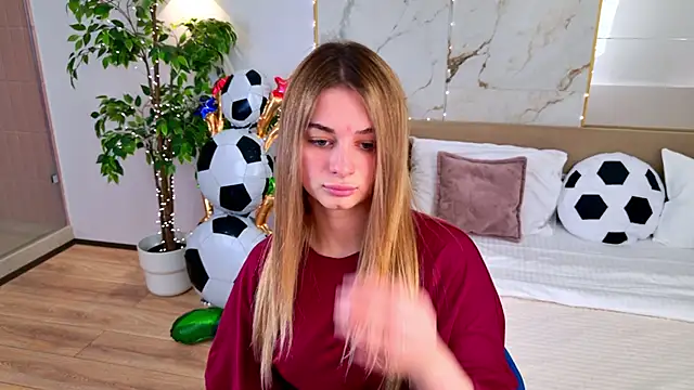 SweetyLicky online show from June 22, 2026, 4:04 pm
