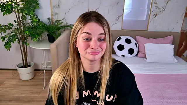 SweetyLicky online show from July 14, 2026, 4:13 pm