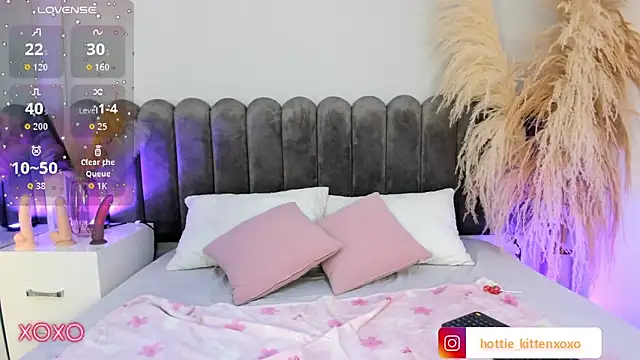 Viollet xoxo online show from September 10, 2025, 7:58 pm