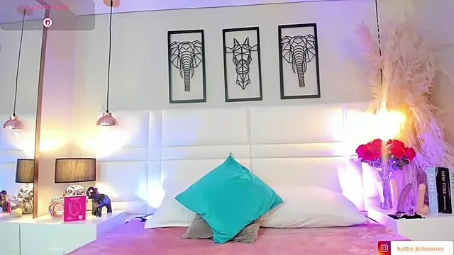 Viollet xoxo online show from November 13, 2025, 10:52 pm