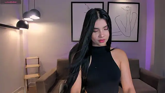 Snapshot of MiaLaurence chatting on October 4, 2025, 7:23 pm MiaLaurence online show from October 4, 2025, 7:23 pm