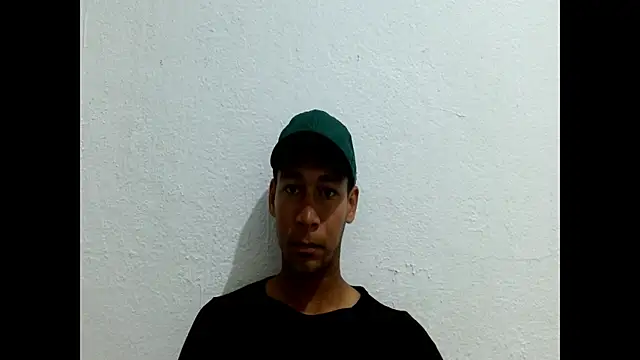 Snapshot of RyanLeon01 chatting on July 13, 2026, 9:39 pm RyanLeon01 online show from July 13, 2026, 9:39 pm