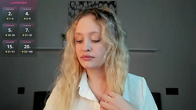 Julliakoill online show from November 19, 2025, 9:20 am