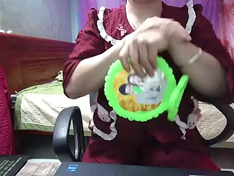 Xue weng online show from February 13, 2026, 1:01 am