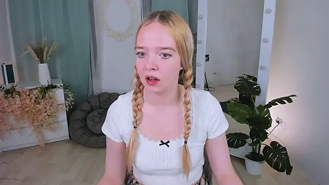 BellaMontgomery online show from November 4, 2025, 10:31 pm